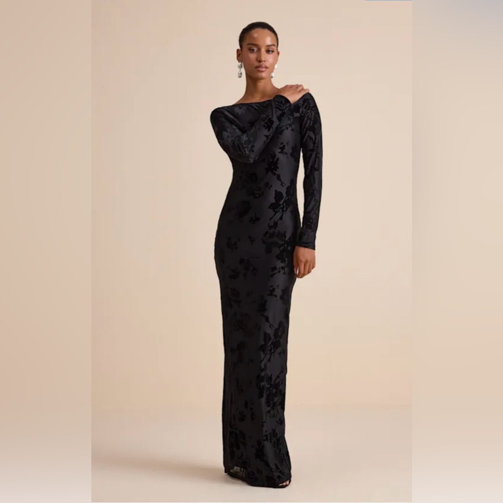 Preowned Lulus Amiria Black Burnout Velvet Long Sleeve Maxi Dress size small